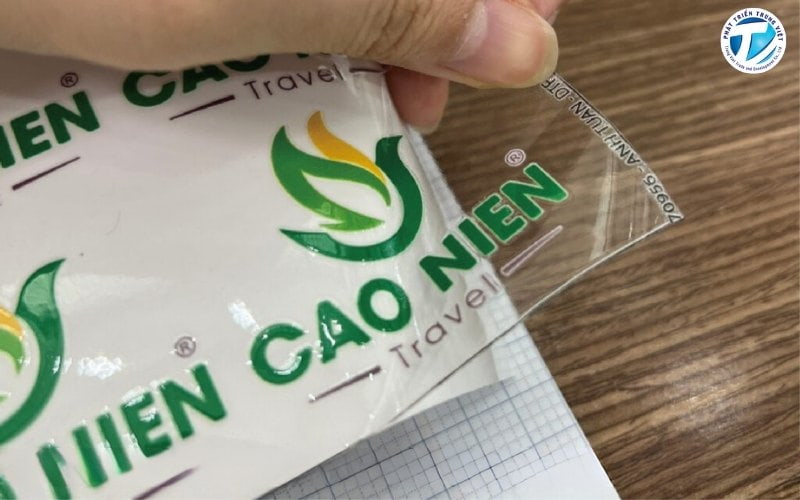 Dán tem UV DTF lên đa chất liệu